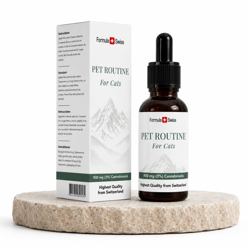 Bouteille et emballage de Formula Swiss Routine pour animaux de compagnie pour chats sur fond blanc